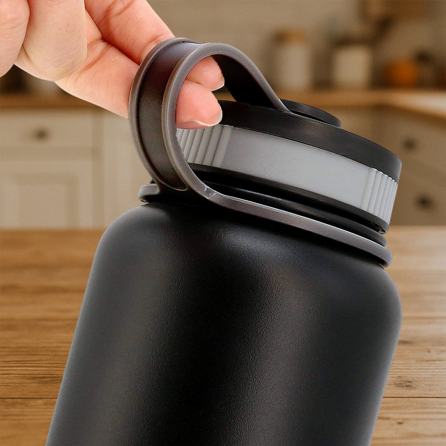 Black Stainless Steel Double Wall Vacuum-Insulated Drink Water Bottle (1000 ML) Black Stainless Steel Double Wall Vacuum-Insulated Drink Water Bottle (1000 ML)
